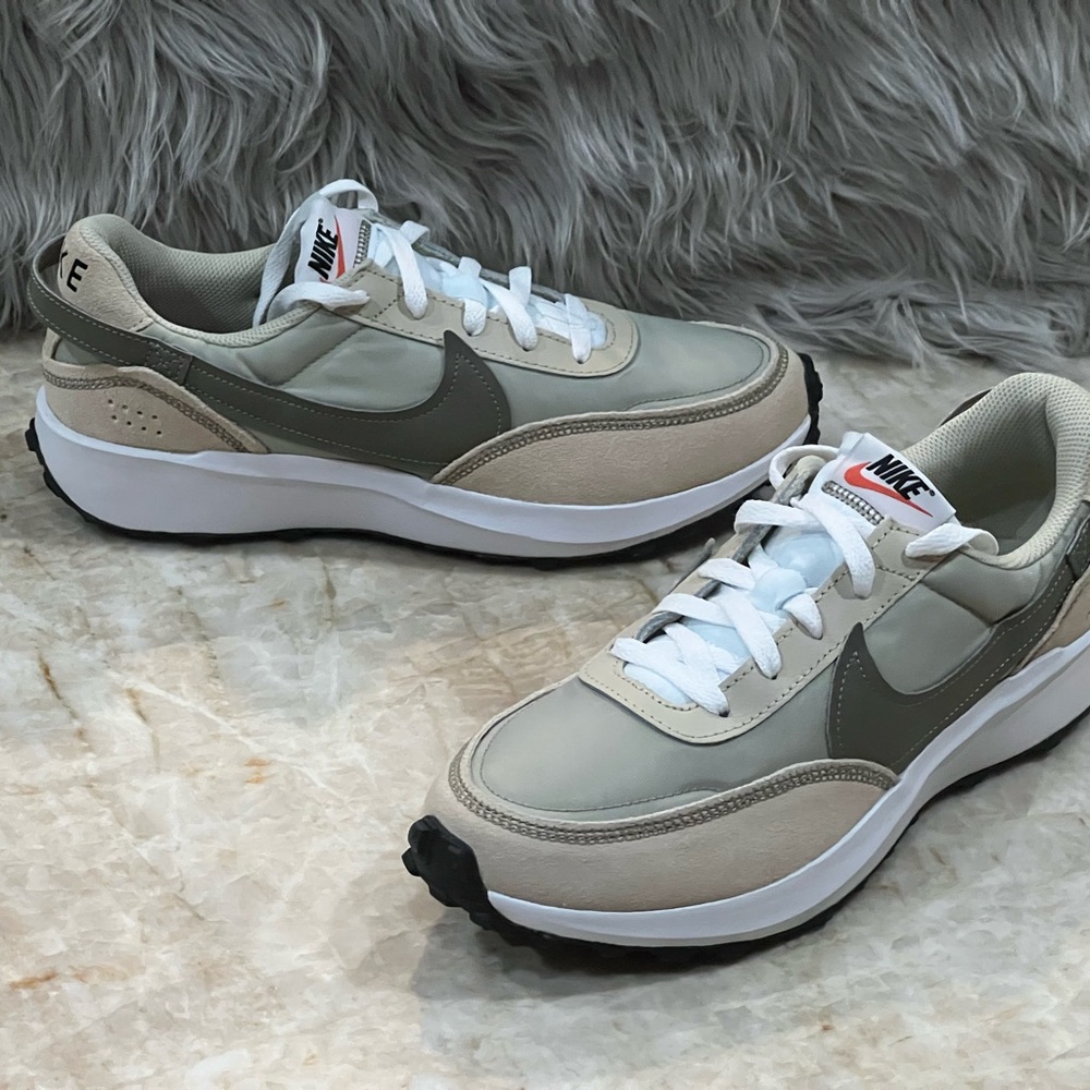 Nike Men’s Waffle Debut Sneakers - Picture 2 of 6